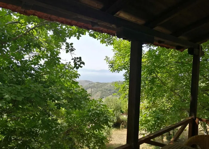 Mountain And Sea View Case de vacanță