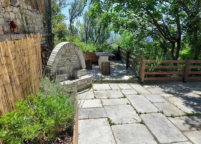 Mountain And Sea View Case de vacanță