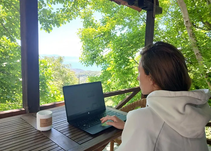 Mountain And Sea View Case de vacanță *